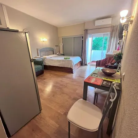 Studio Near The Beach Apartmán